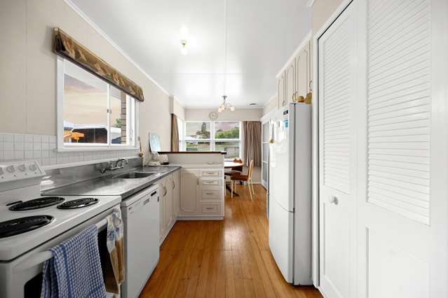 63 Resthill Crescent Glenview_3