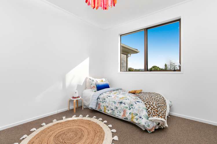 87 Solar Road Glen Eden_13