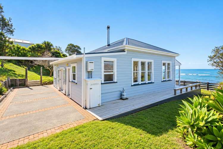 165 Beach Road Tokomaru Bay_3