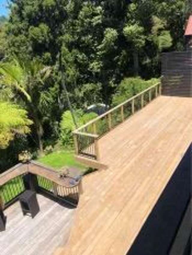 Charming Titirangi 1BR granny flat w/ Deck!