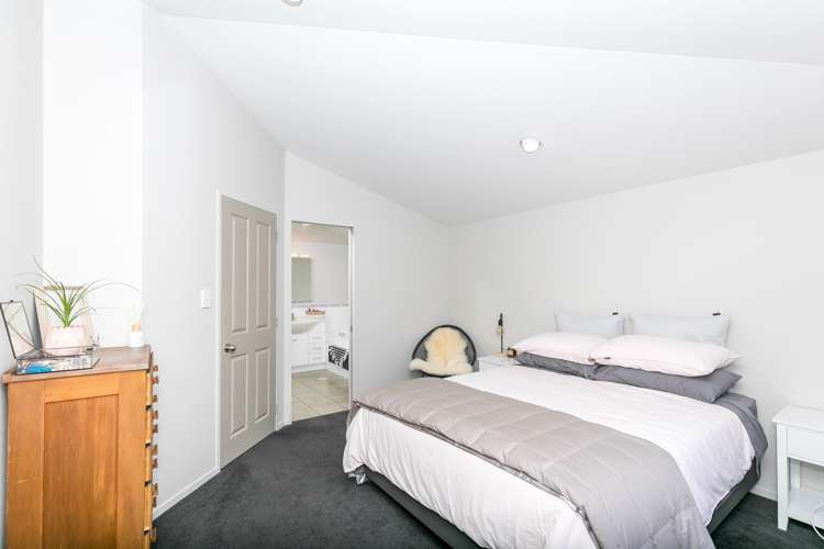 2/20 Ruakiwi Road Hamilton Lake_12