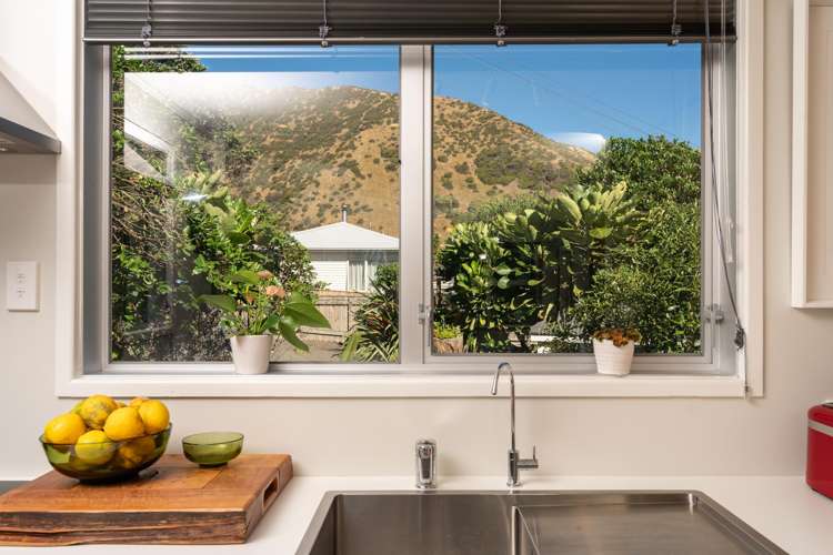 5/27 Beach Road Paekakariki_17