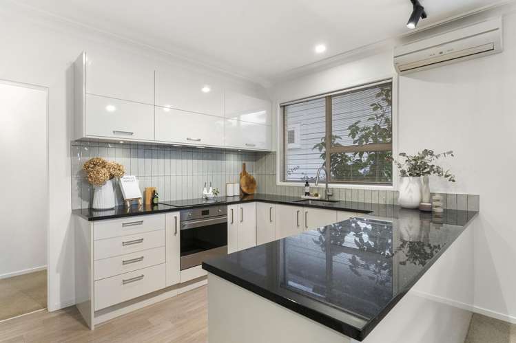 2/245 Jervois Road_4