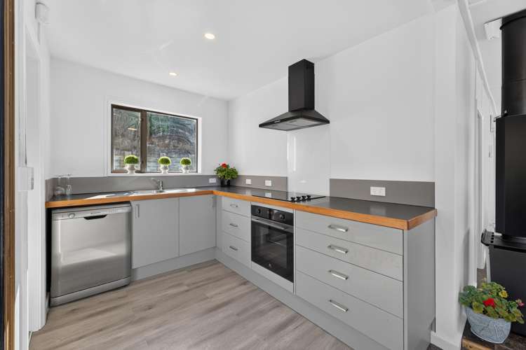 20 Te Wharau Lane Charteris Bay_11