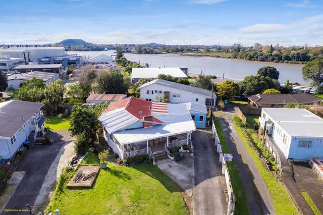 Do-Up or Develop - 5 Bedrooms in Mount Wellington