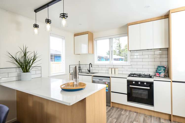 5 Morrison Crescent Glenview_16