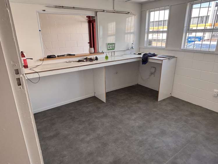 2/42 Henderson Valley Road Westgate_3