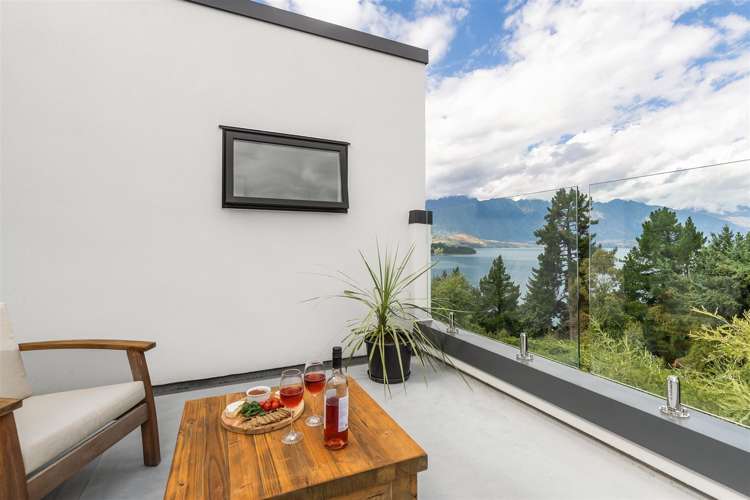 17 Thorn Crescent Fernhill/Sunshine Bay_6