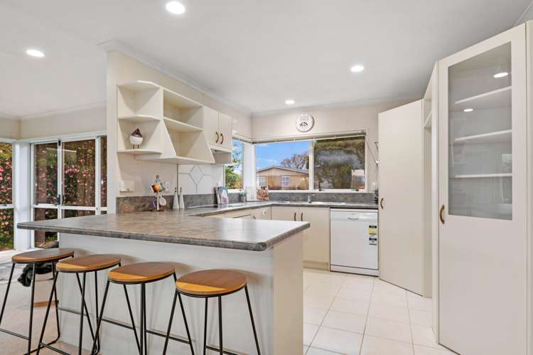 49 Basley Road Owhata_5