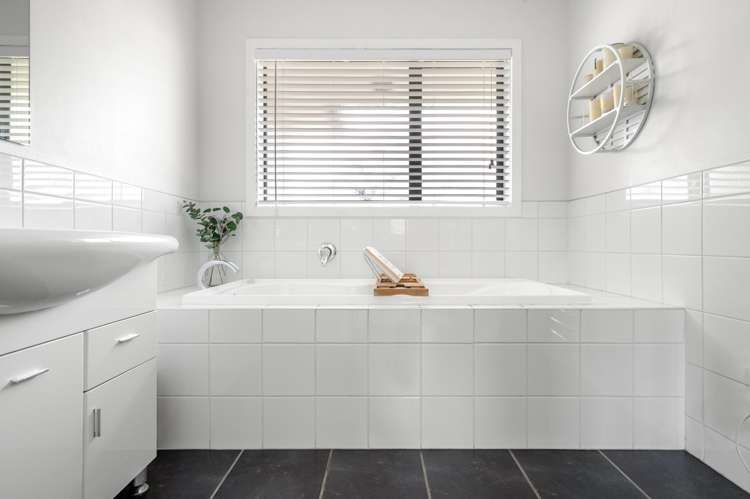 1 Whitford Place Rototuna North_9