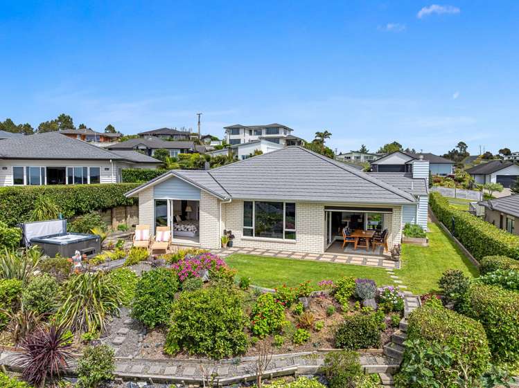 15 Seaview Crescent Hatfields Beach_1