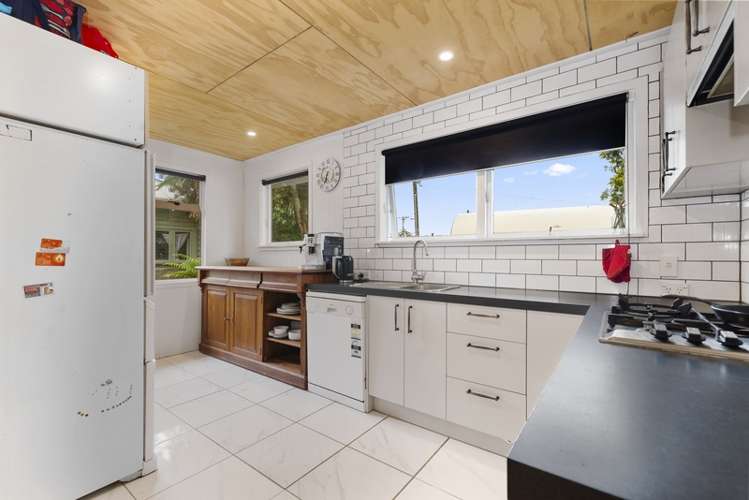 15 John Road Fairy Springs_5