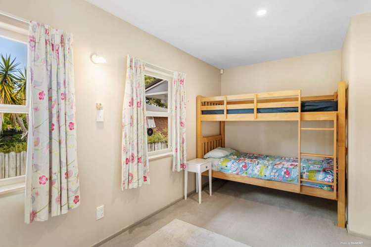 6 Amberley Avenue Te Atatu South_21