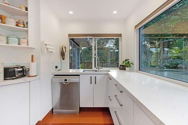 23 Pinewood Grove Botany Downs_6