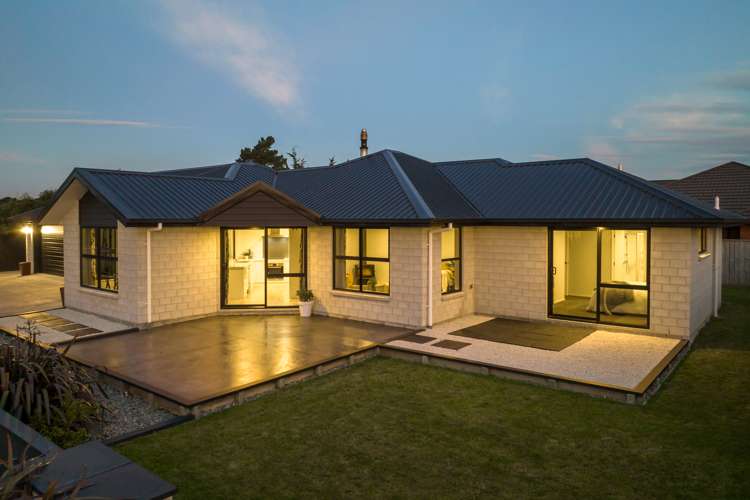 5 Spitfire Drive Burleigh_13