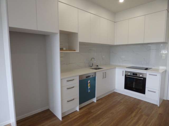 Spacious 1 Bedroom Apartment. with Carpark