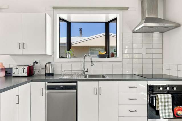 63 Basingstoke Street Aranui_2