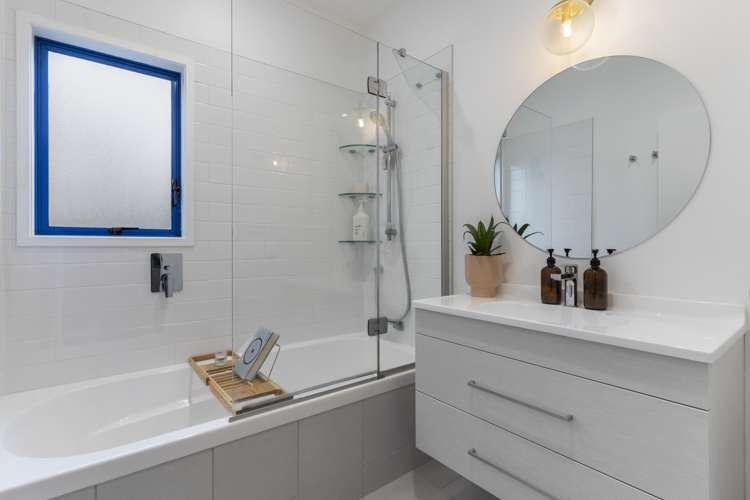 2/15 Emirau Place Glenfield_13