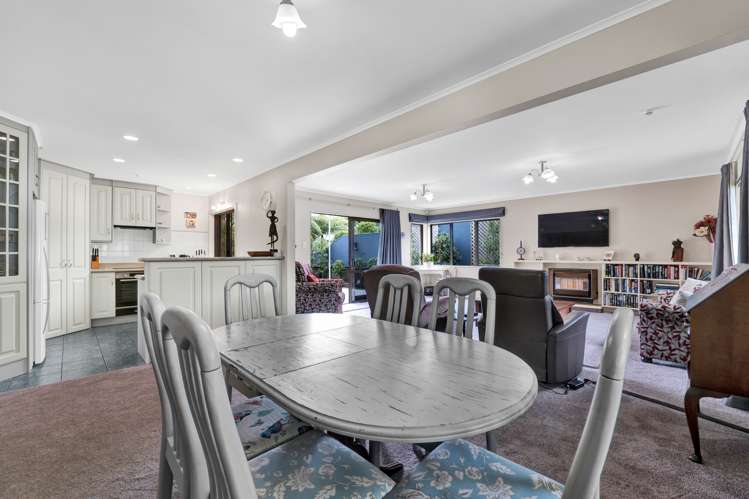 5 Ruskin Place Westown_3