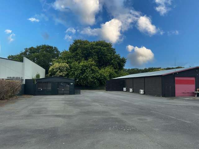 Yard with profile and warehouse