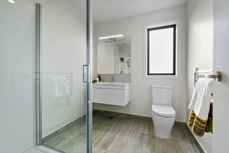 55 Probert Crescent Chartwell_10