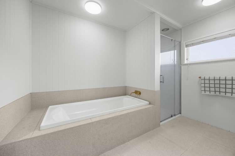 48 Ellesmere Crescent Pakuranga Heights_11