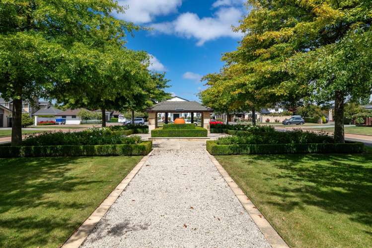 10 Hatton Court Northwood_18