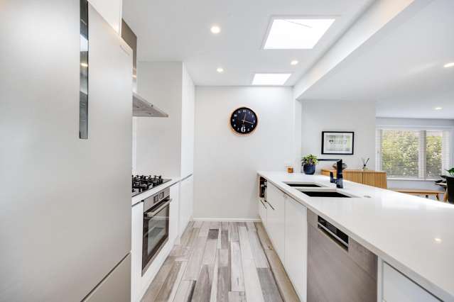 95 Royal Road Massey_4