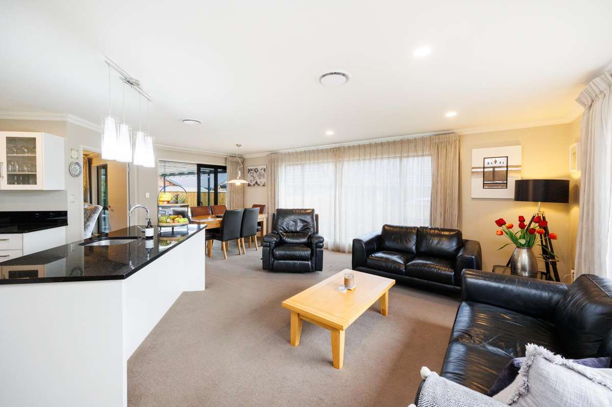 172 Pacific Drive_5