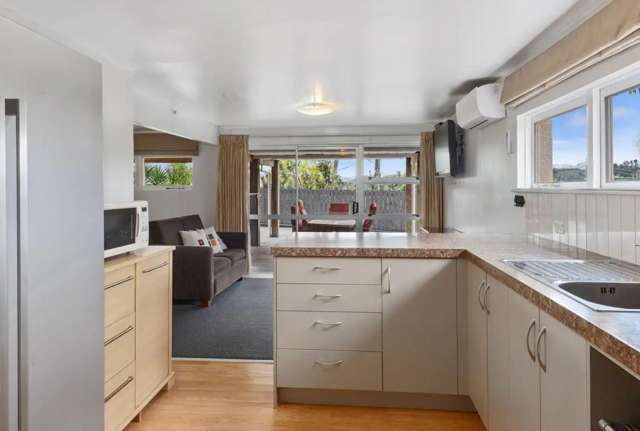 5 Clotworthy Crescent (Downstairs) Onerahi_1