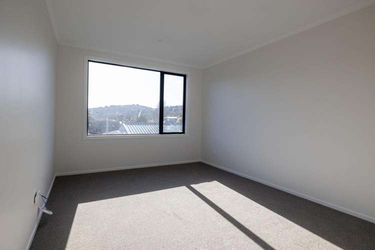 215 Stokes Valley Road_3