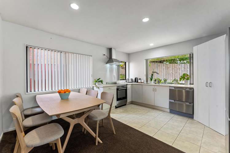 2/9 Hogans Road Glenfield_6