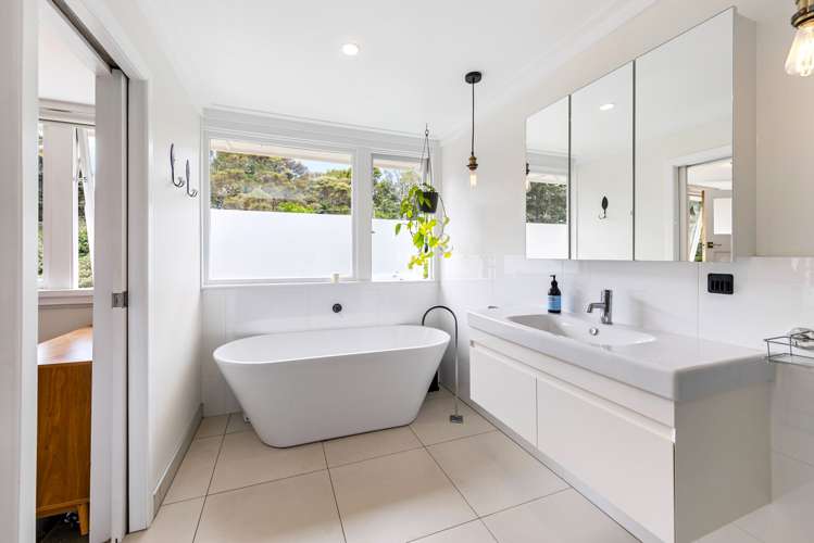 114 Scenic Drive Titirangi_13