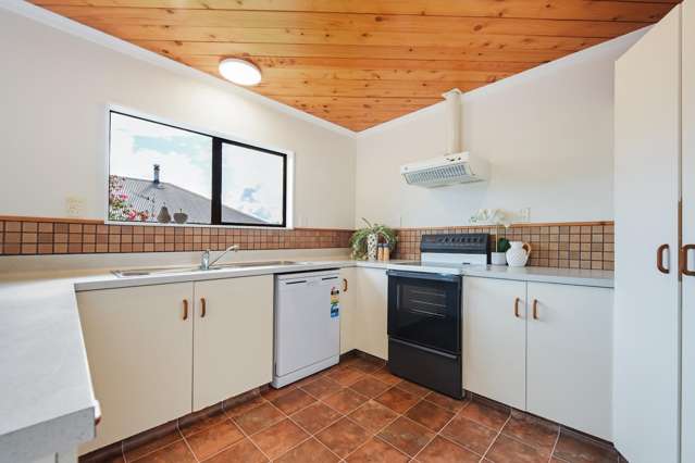 2/16 Newall Avenue Stoke_3