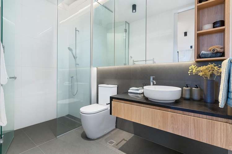 8/423 Beach Road Mairangi Bay_10