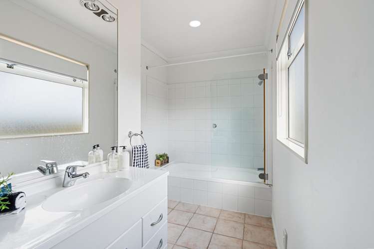 27B Highgrove Lane Totara Vale_14