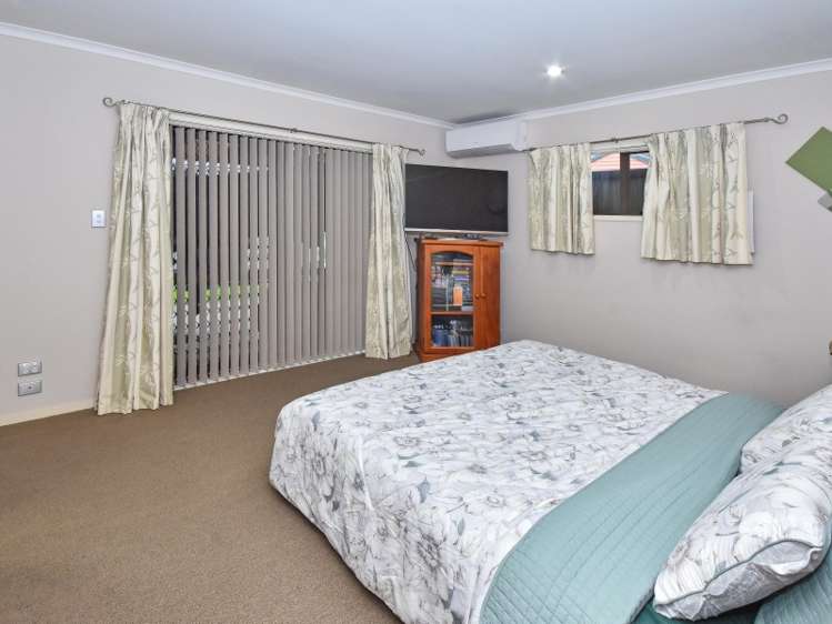24 Salford Crescent Flat Bush_7