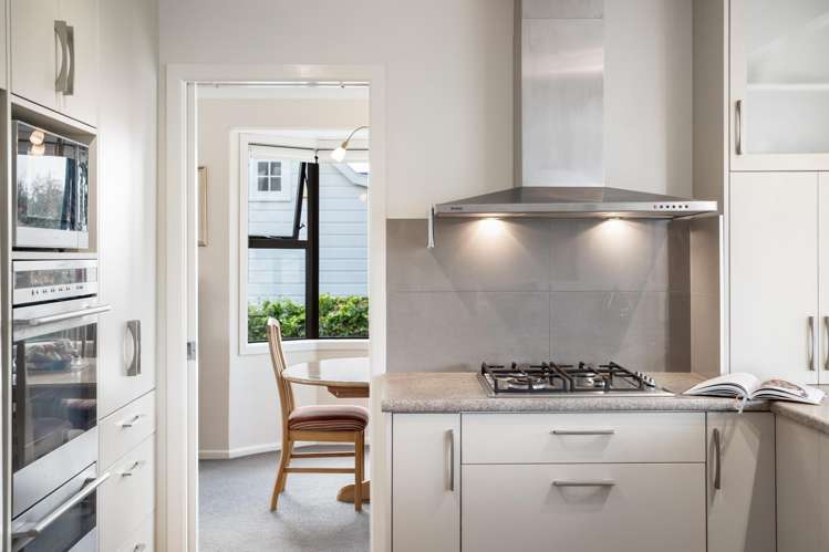 53 Beach Road Mellons Bay_11