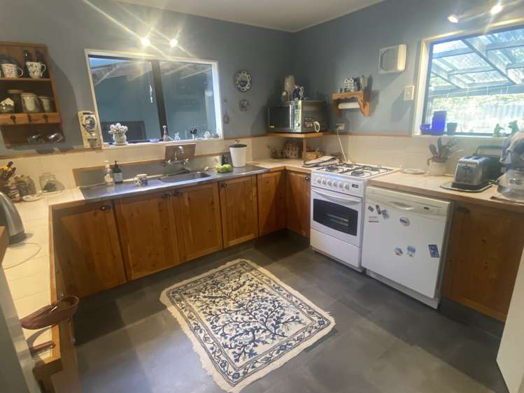 8 Escort Grove Awapuni_6