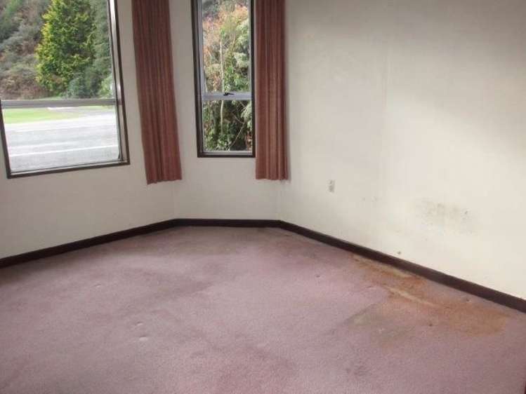 5 Broadway Reefton_5