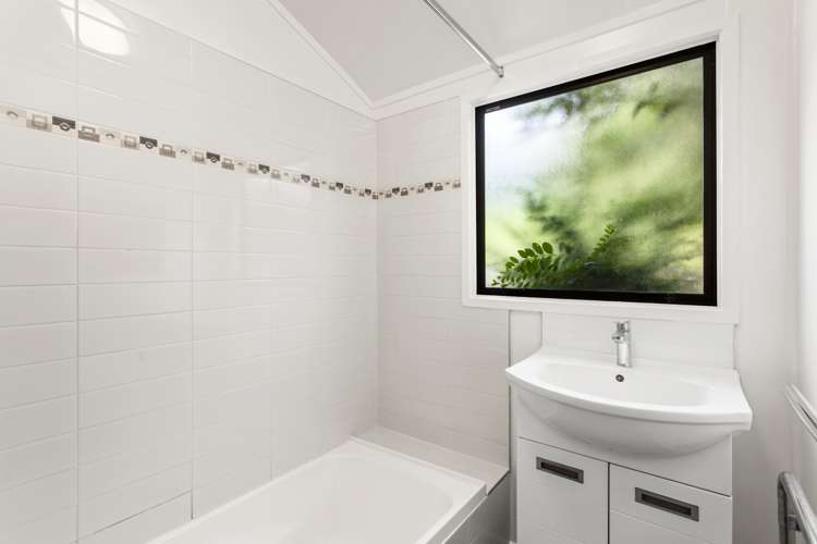 85a Fairclough Road Beach Haven_15