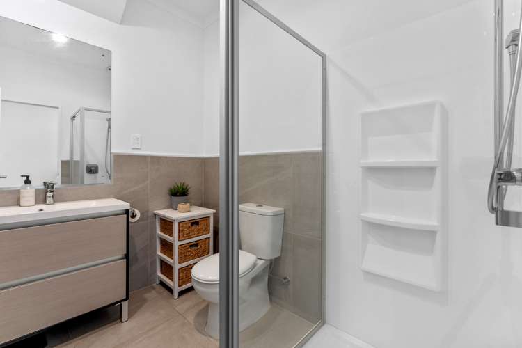 8 Onekura Street Red Beach_15