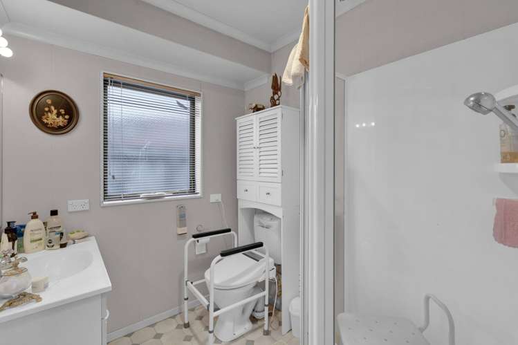 14 Sandalwood Drive Dinsdale_10