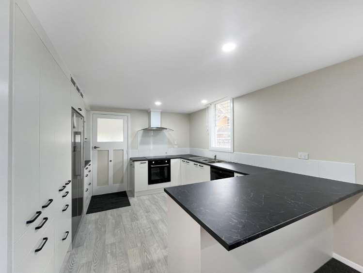 305 Featherston Street 10930_1