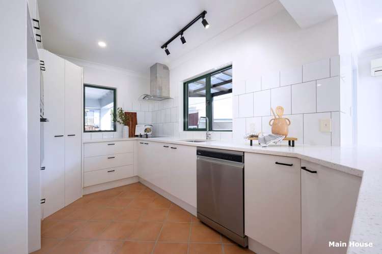 35 & 35A Fruitvale Road New Lynn_6