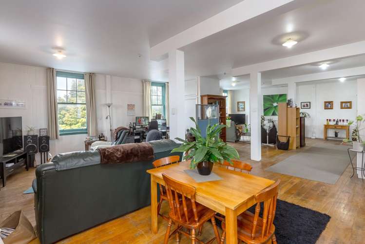 20 Memorial Square Carterton_35