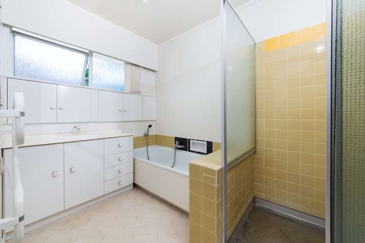 21 Nui Mana Place Te Atatu South_13