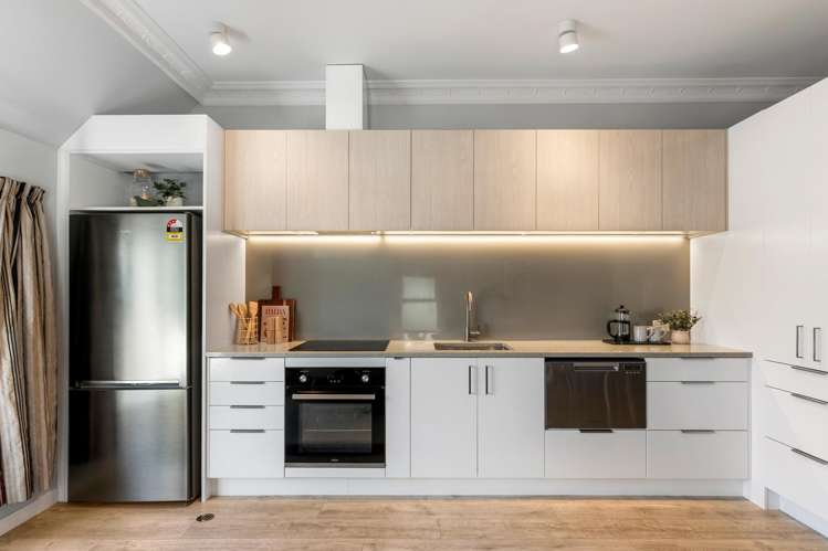 42B Apu Crescent Lyall Bay_2