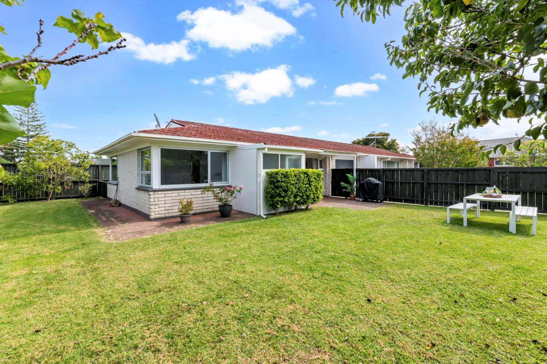 2/67 Edgewater Drive Pakuranga_0