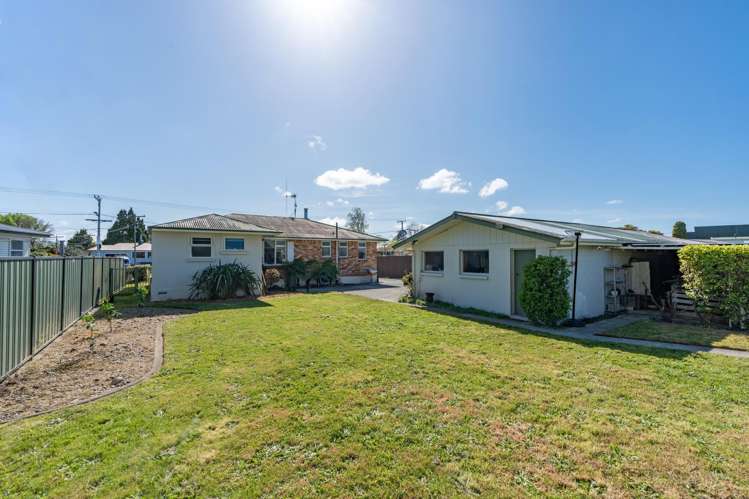 14 Jeanette Street Glenview_21